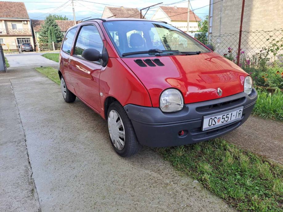 RENAULT TWINGO 1.2, REGISTRIRAN GODINU DANA, PALI I VOZI...