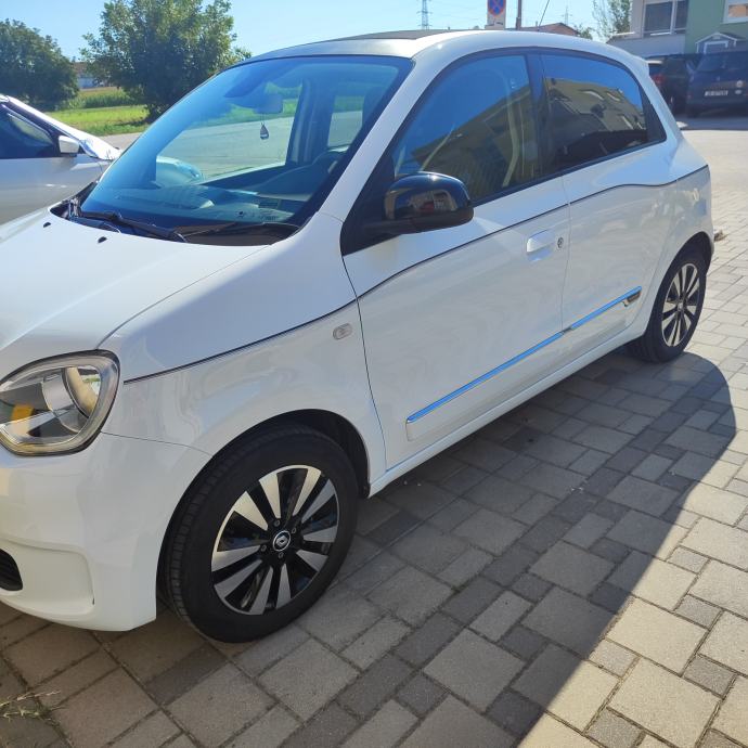 Renault Twingo Z.E.,1.vl., panorama krov,keramika, garancija 3 godine