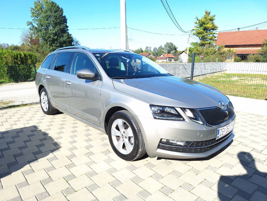 Škoda Octavia Combi 1,6 TDI DSG, virt.cockpit, senzori, din. tempomat