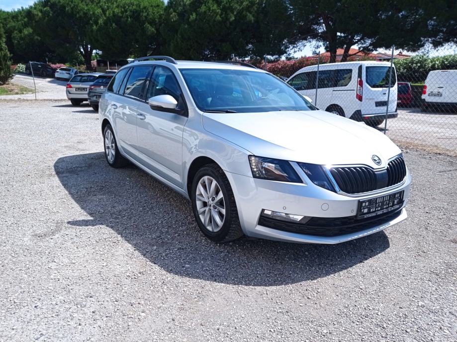 Škoda Octavia Combi , NAVIGACIJA,ALU.FELGE,PARKING SENZOR