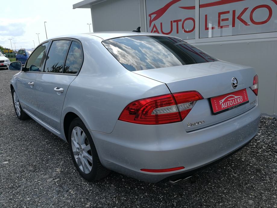 Skoda superb green