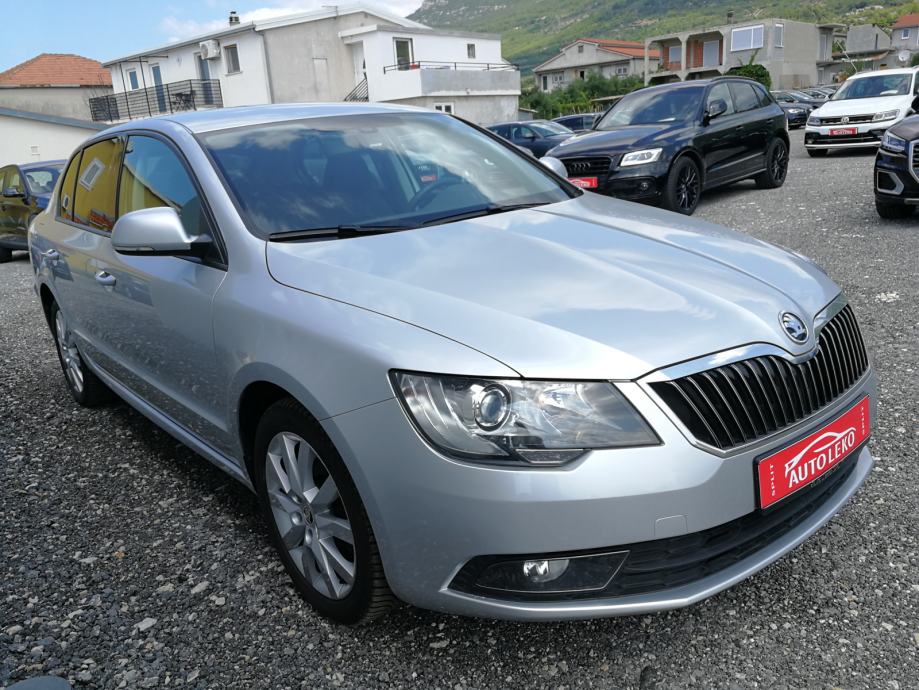 Skoda superb green