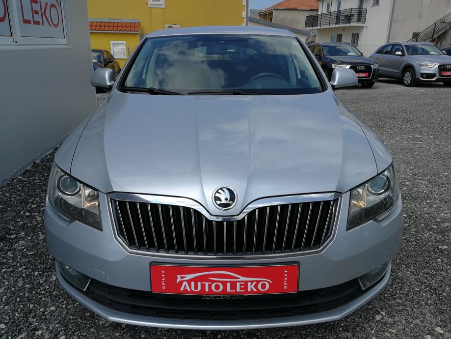 Skoda superb green