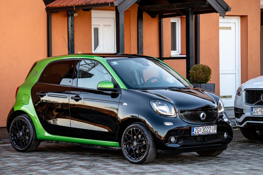 SMART FORFOUR EQ Passion.mod.2018g. reg.do 11/2025g. Servisna knjiga .