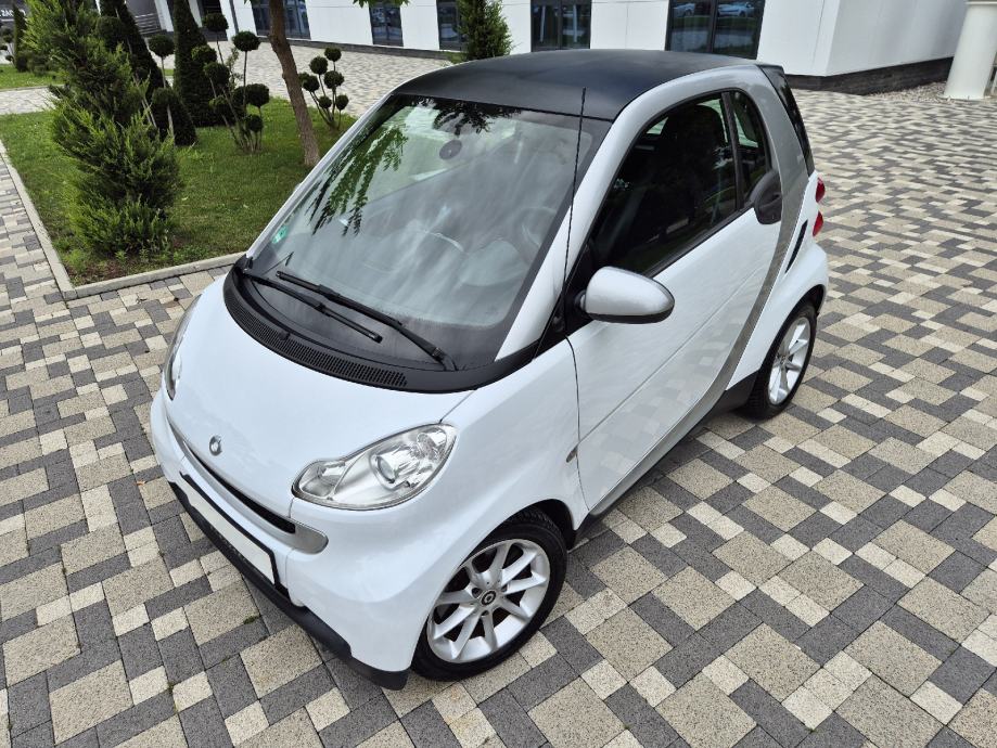 Smart fortwo 1.0 MHD **FACELIFT**KLIMA**KOŽA**SERVISNA**REG 1 GOD**