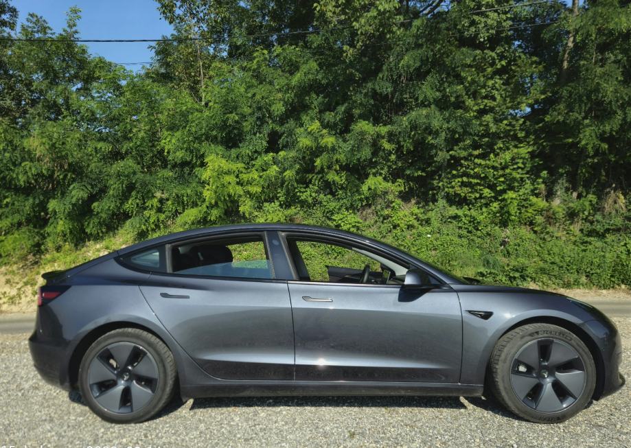 Tesla Model 3 SR+