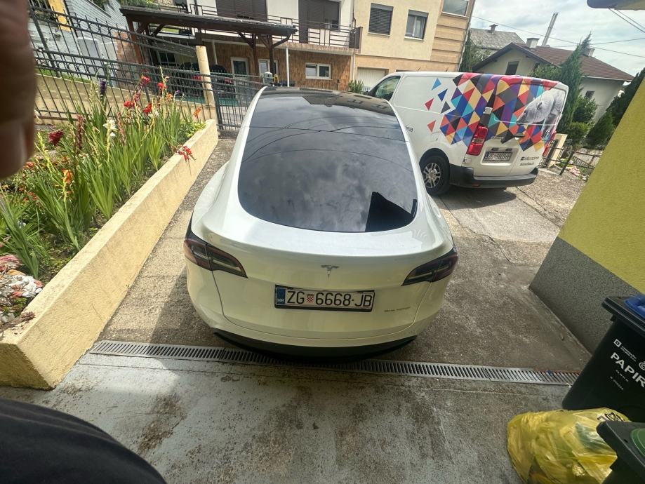 Tesla Model Y LR dual motor