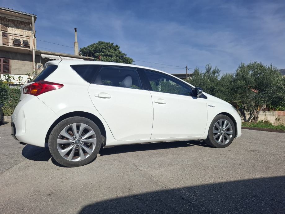 Toyota Auris 1,8 HSD automatik