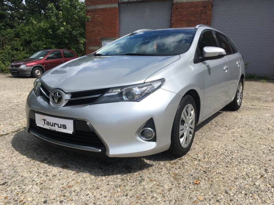 Toyota auris ts