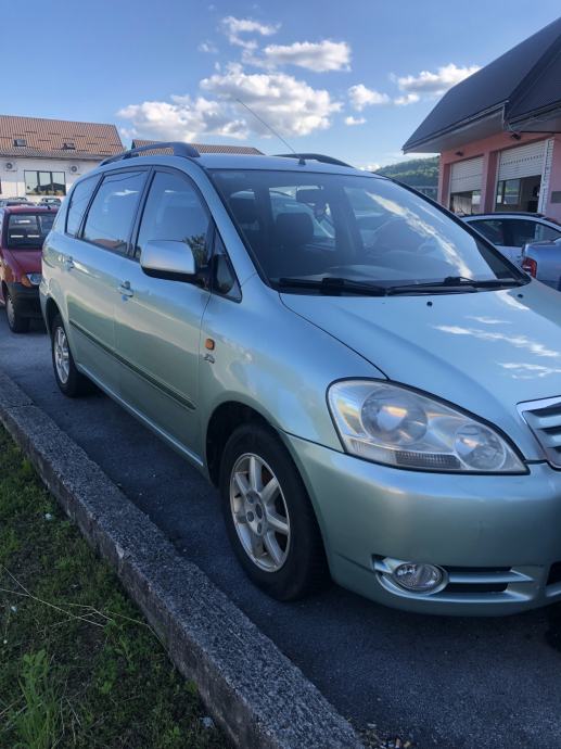 Toyota avensis verso 2003