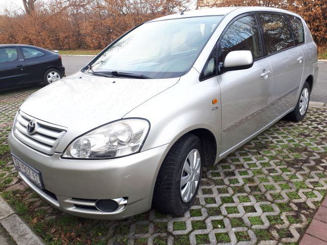 Toyota avensis verso 2004