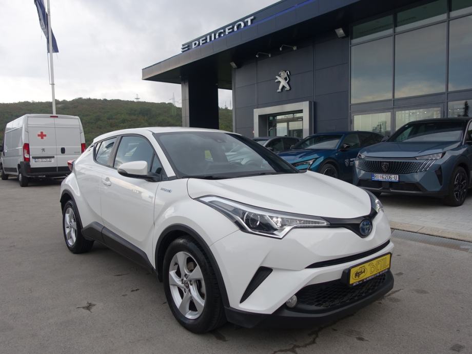 Toyota C-HR 1,8 Hybrid / JAMSTVO + REGISTRACIJA