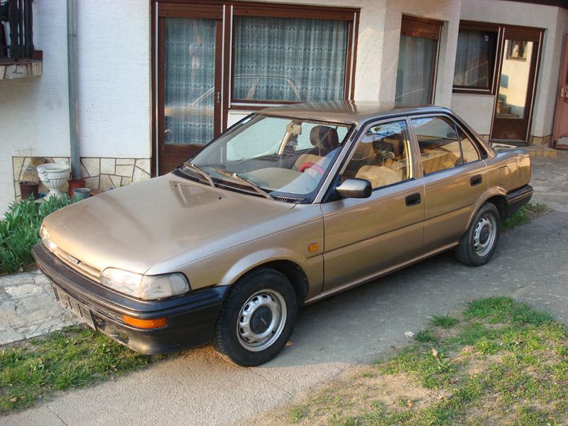 Toyota Corolla 1300 XL SEDAN