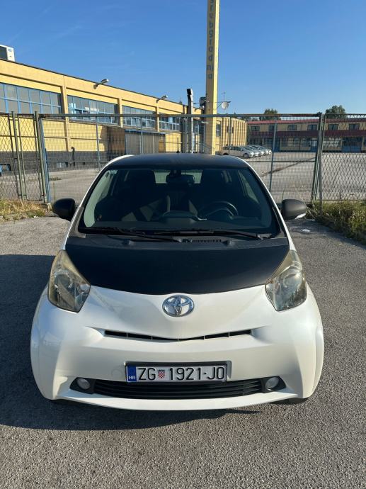 Toyota iQ   REGISTRIRANA 1 GOD