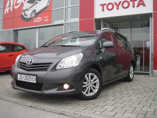 TOYOTA VERSO 2.0D4D STELLA.......TEST VOZILO !!!