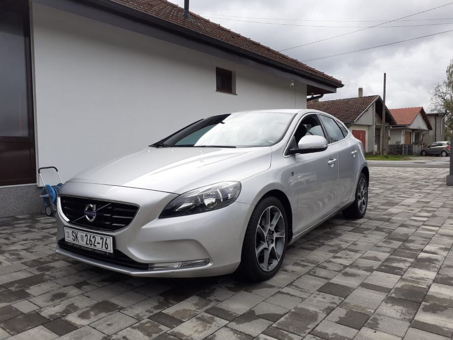 Volvo V40 D2 GARANCIJA NA KILOMETRE-ODLIČAN