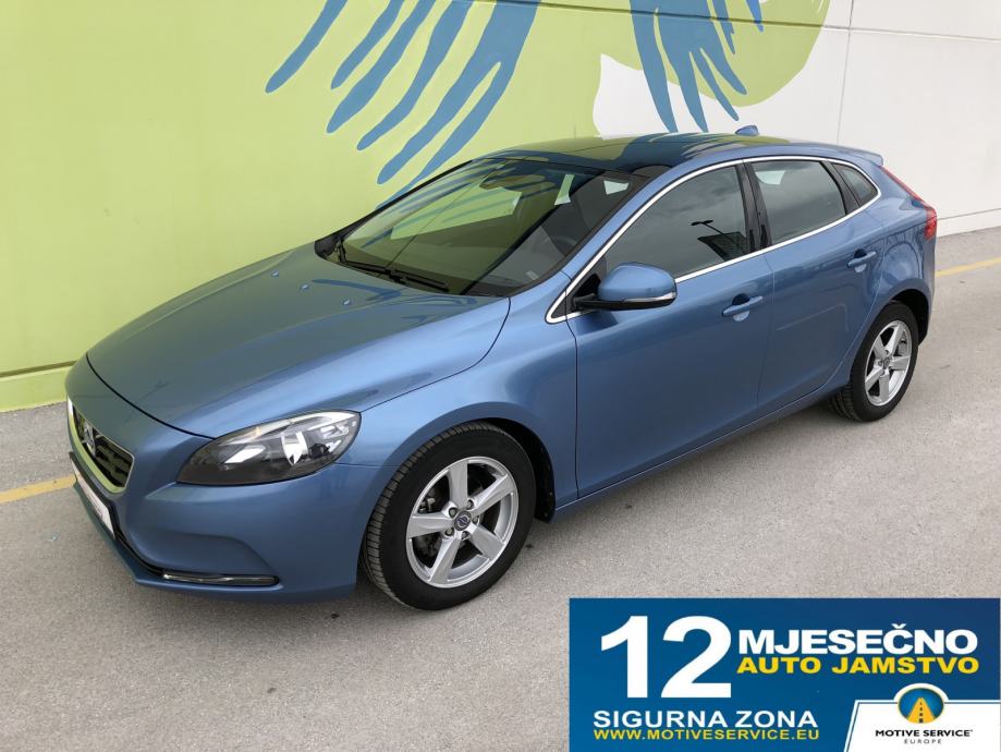 Volvo V40 D2 Momentum - Panorama, navi, kamera, Hi-Fi - JAMSTVO 12 MJ