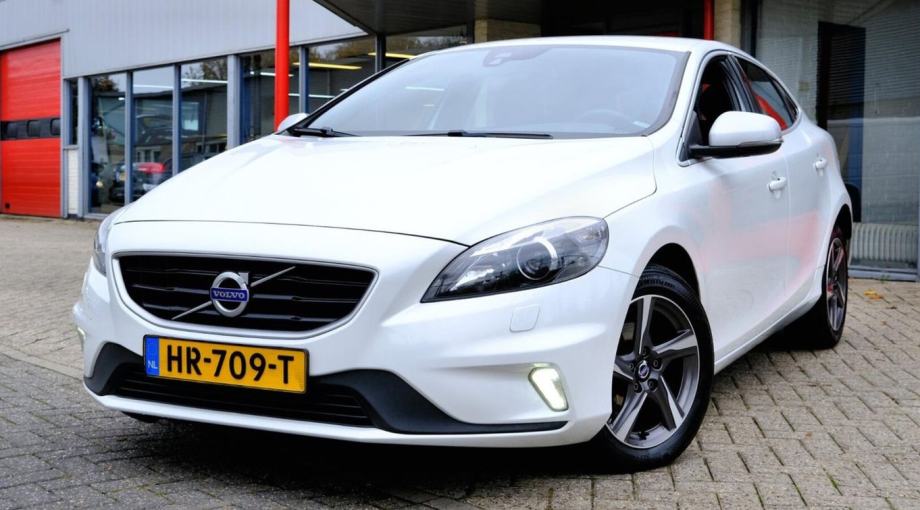 Volvo V40 D2 R-design BiXenon navi alcantara gr.sj. TOP