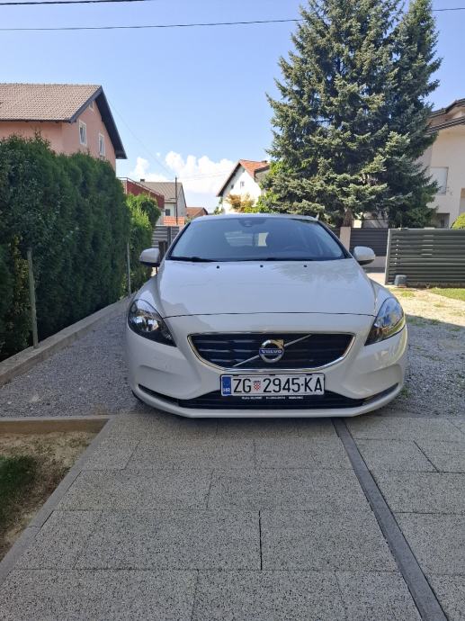 Volvo V40 D2