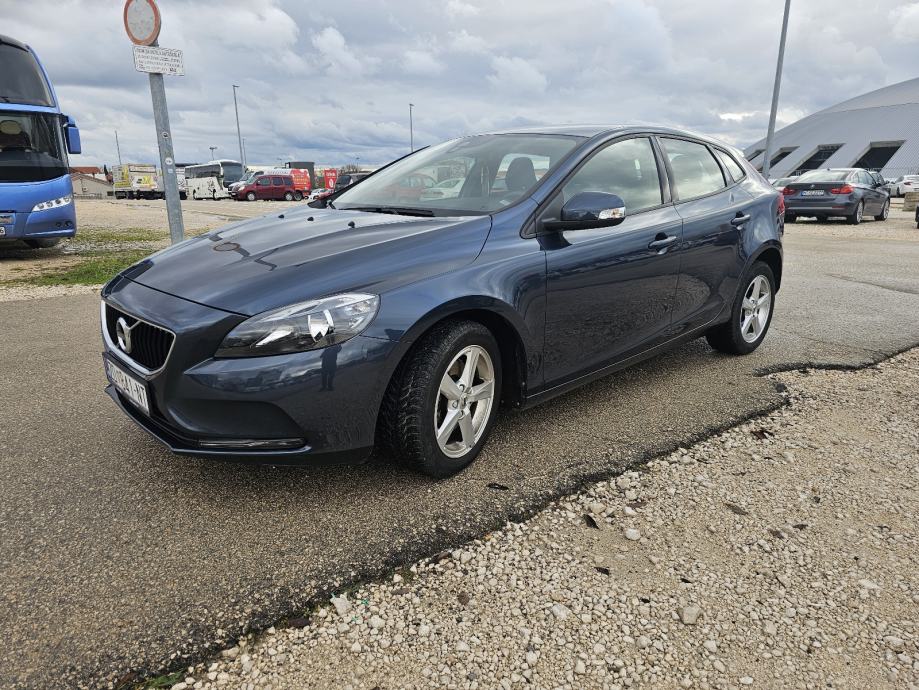 Volvo V40 D2