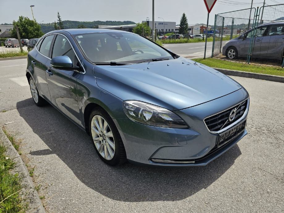 Volvo V40 D2