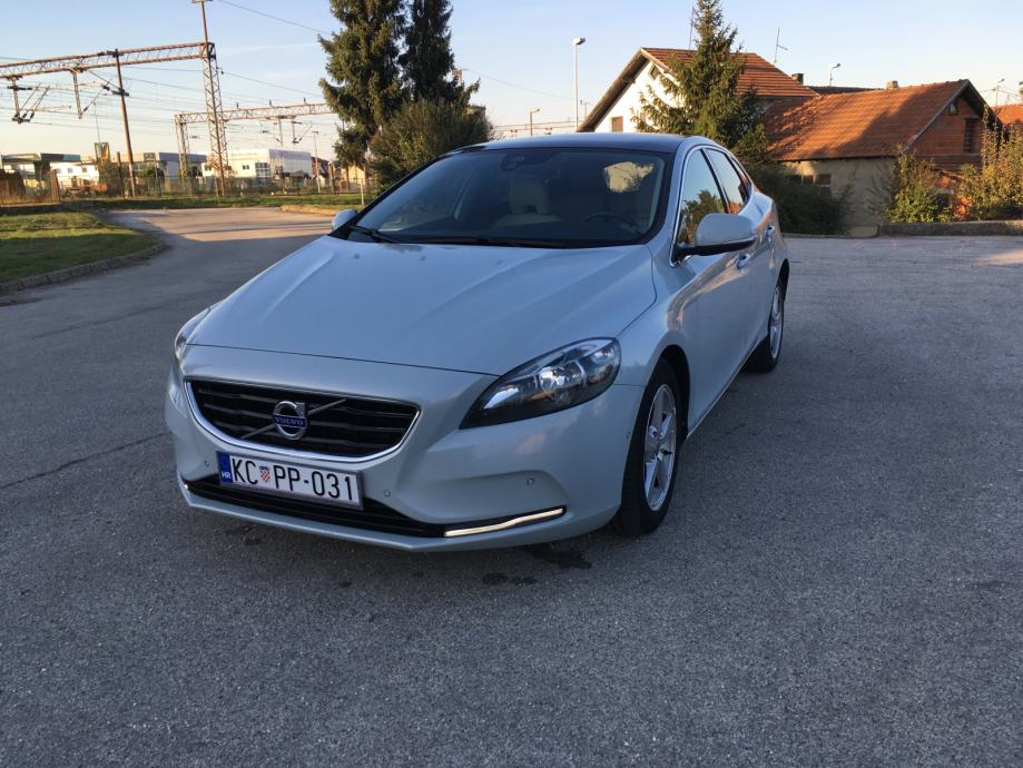 Volvo V40 D2 Momentum 5d