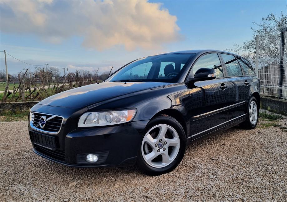 Volvo V50 D2  od 1. Vlasnika, Servisna, svi servisi, REZERVIRAN!!!