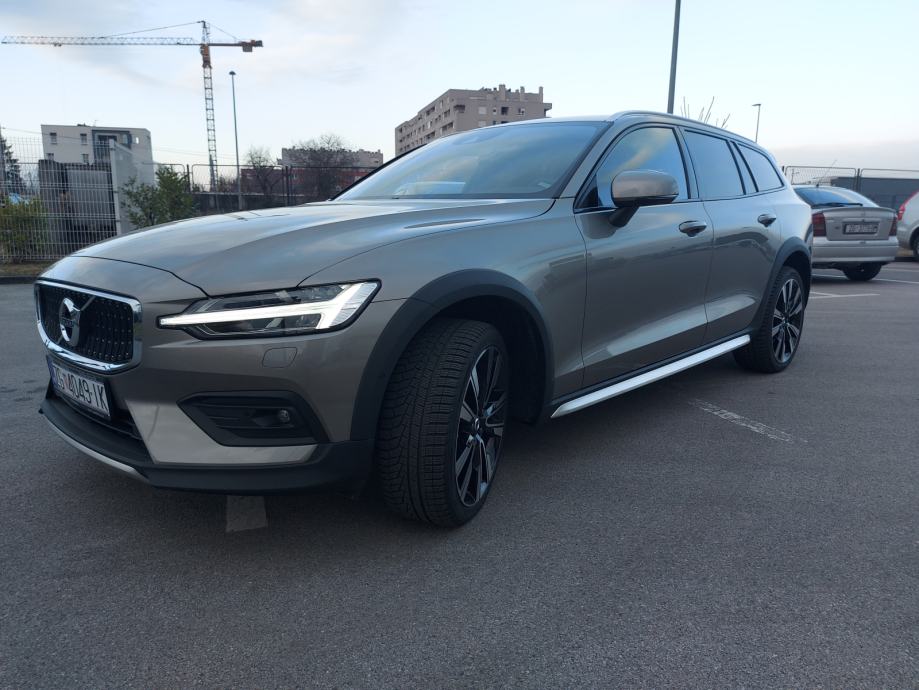 Volvo V60 Cross Country B4D AWD Automatik, 2021 God.