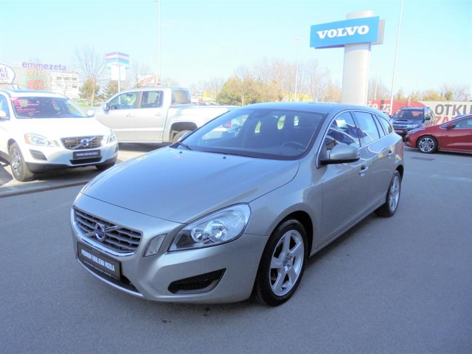 Volvo V60 D3 MOMENTUM