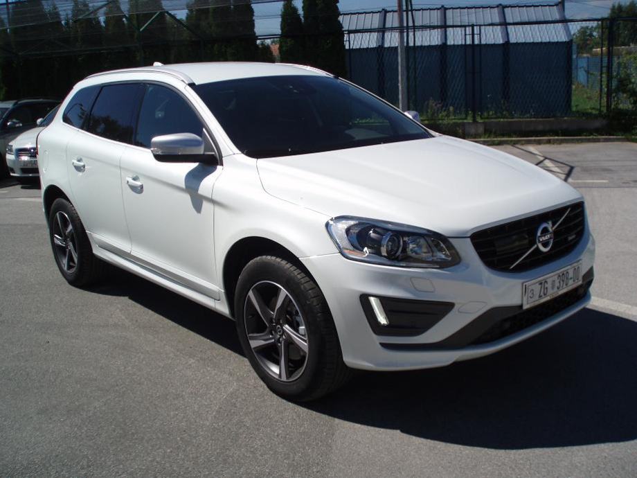 VOLVO XC60 D4 AWD MOMENTUM