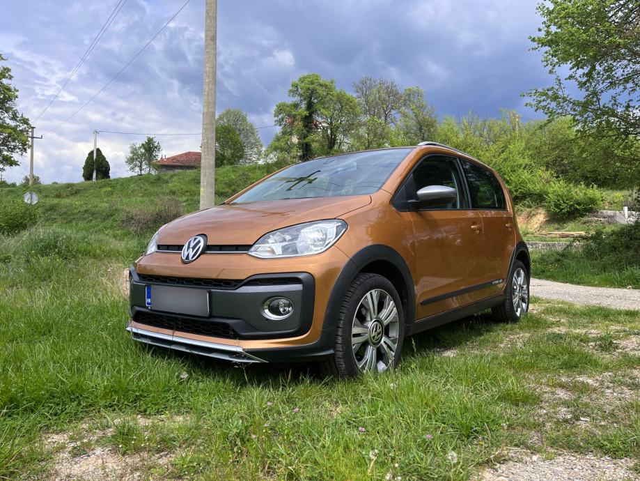 vw-cross-up-1-0-tsi-mogu-a-korekcija-cijene-2018-god