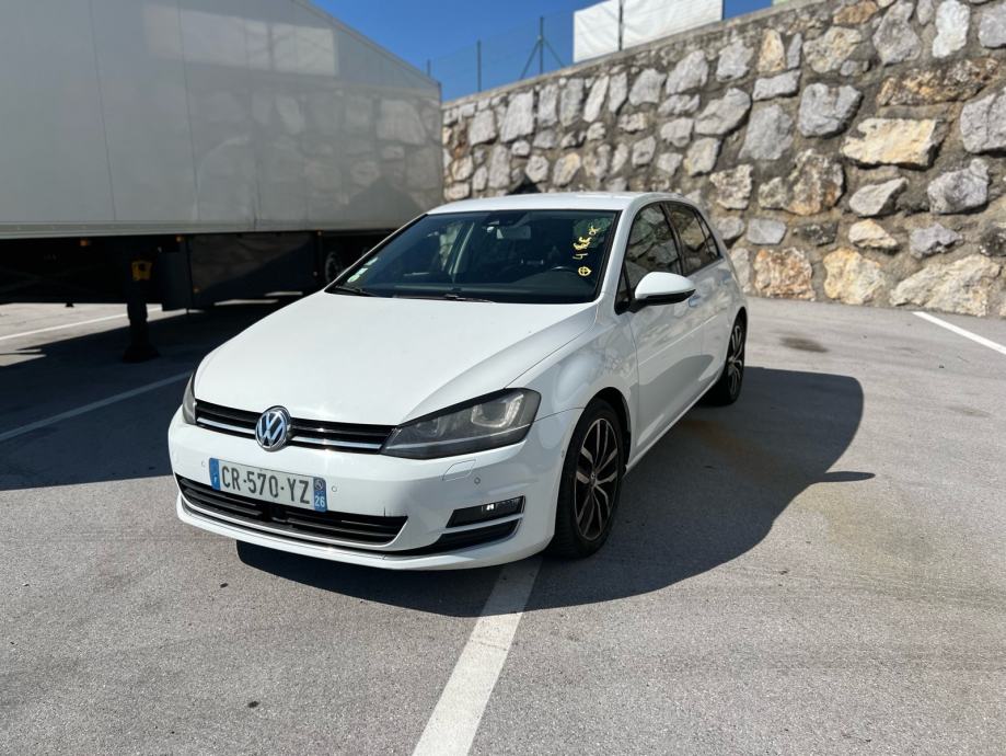 VW Golf 7 1,6 TDI DSG • BI-XENON • KOŽA • KAMERA • GRIJANJE SJEDALA