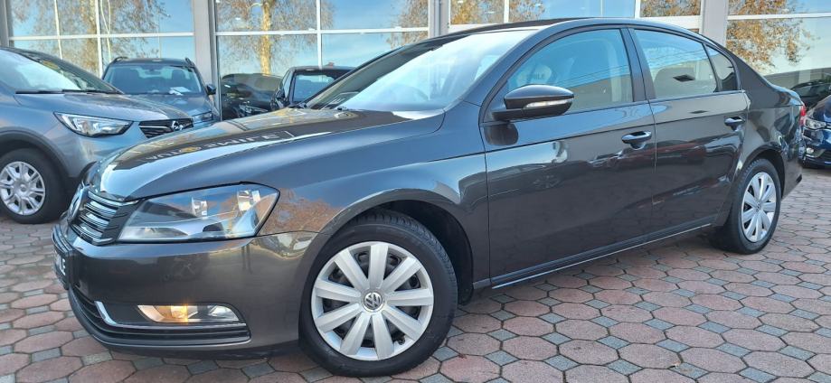 VW Passat 1,6 TDI, NAVI, TEMP,  AUT. KLIMA, PARKING SENZORI, NA IME...