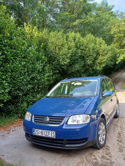 VW Touran 1,6 FSI, 219 000 km.