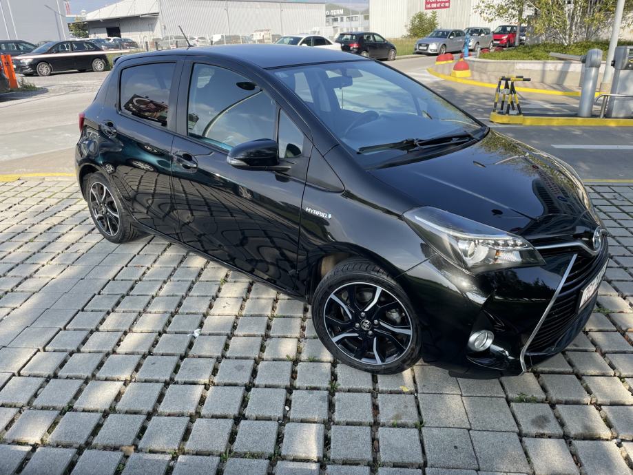 YARIS HIBRID 100 ks, BLACK EDITION, ODLIČNO STANJE