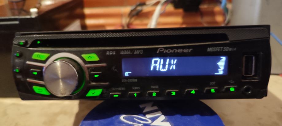 Auto radio CD MP3 AUX USB Pioneer DEH 2320 UB odličan