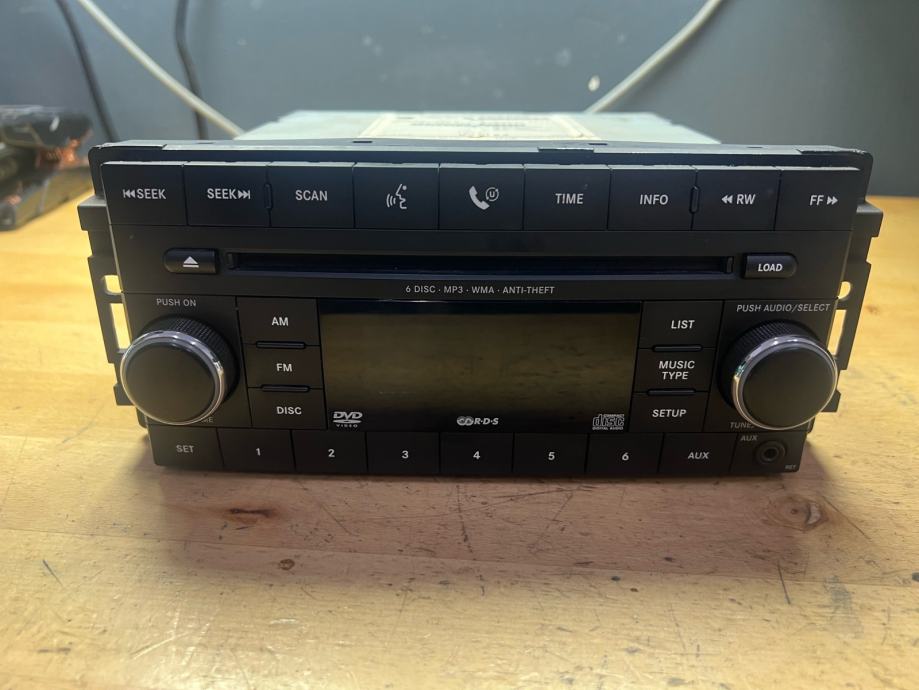 Dodge Nitro - radio - CD changer