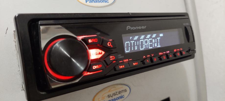 PIONEER- MVH 180UB