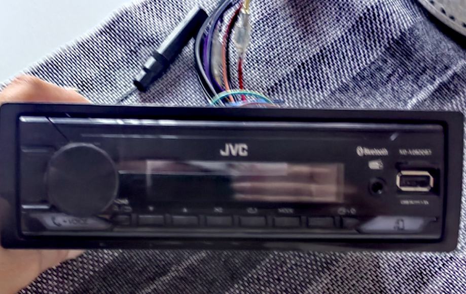 Prodajem auto radio JVC