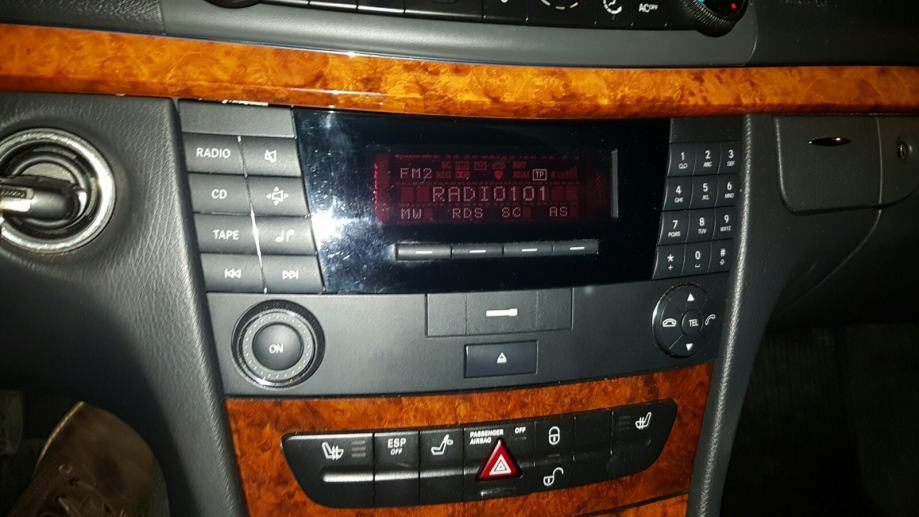 Mercedes W211 original radio prodajem