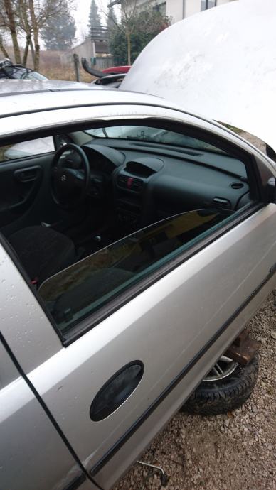 Staklo opel corsa c