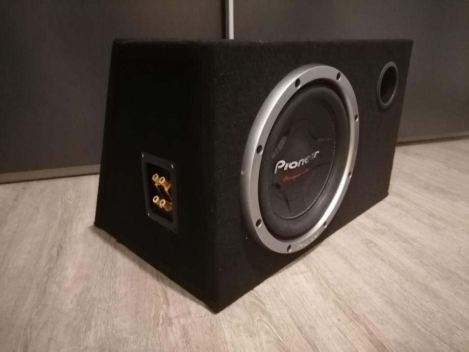 Pioneer woofer ,Panasonic auto pojačalo , US Blaster kondenzator 1,2F