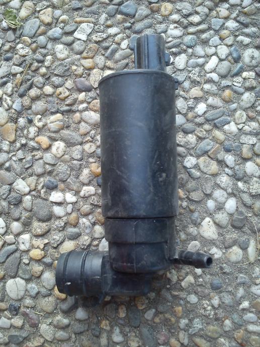 Toyota Yaris 1999-2005 pumpica za prednje staklo - original