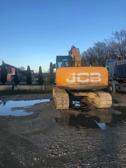 BAGER JCB 210 LS GUSJENIČAR