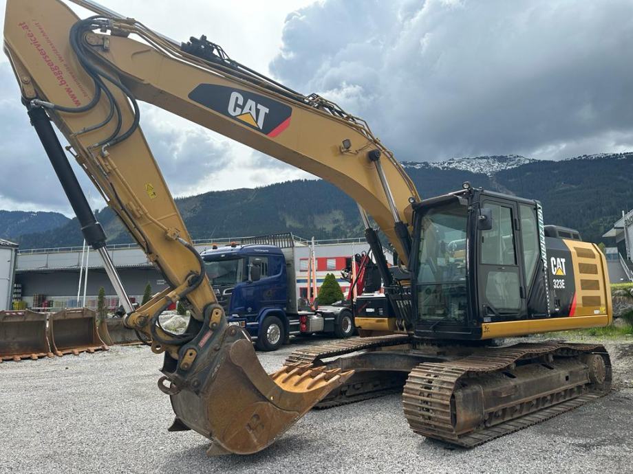 CAT 323 E