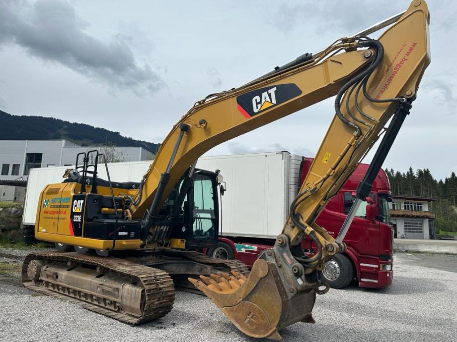 CAT 323 E