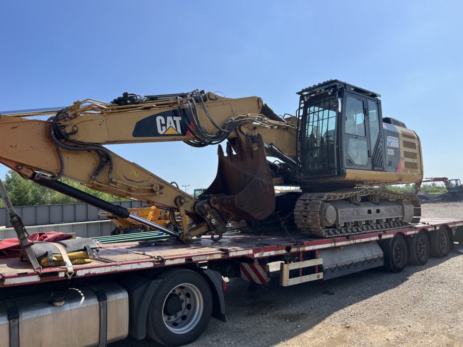 CAT 323 F