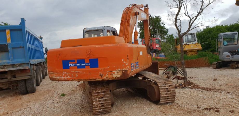 Fiat hitachi ex215