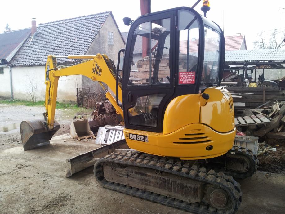 JCB 8032 ZTS SA SVOM OPREMOM