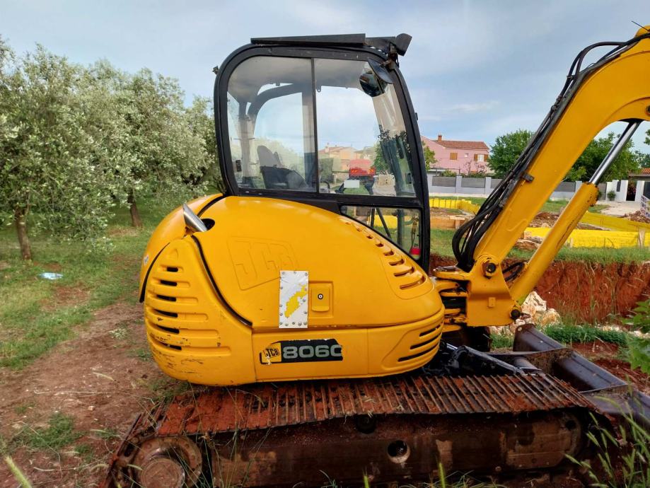 JCB 8060